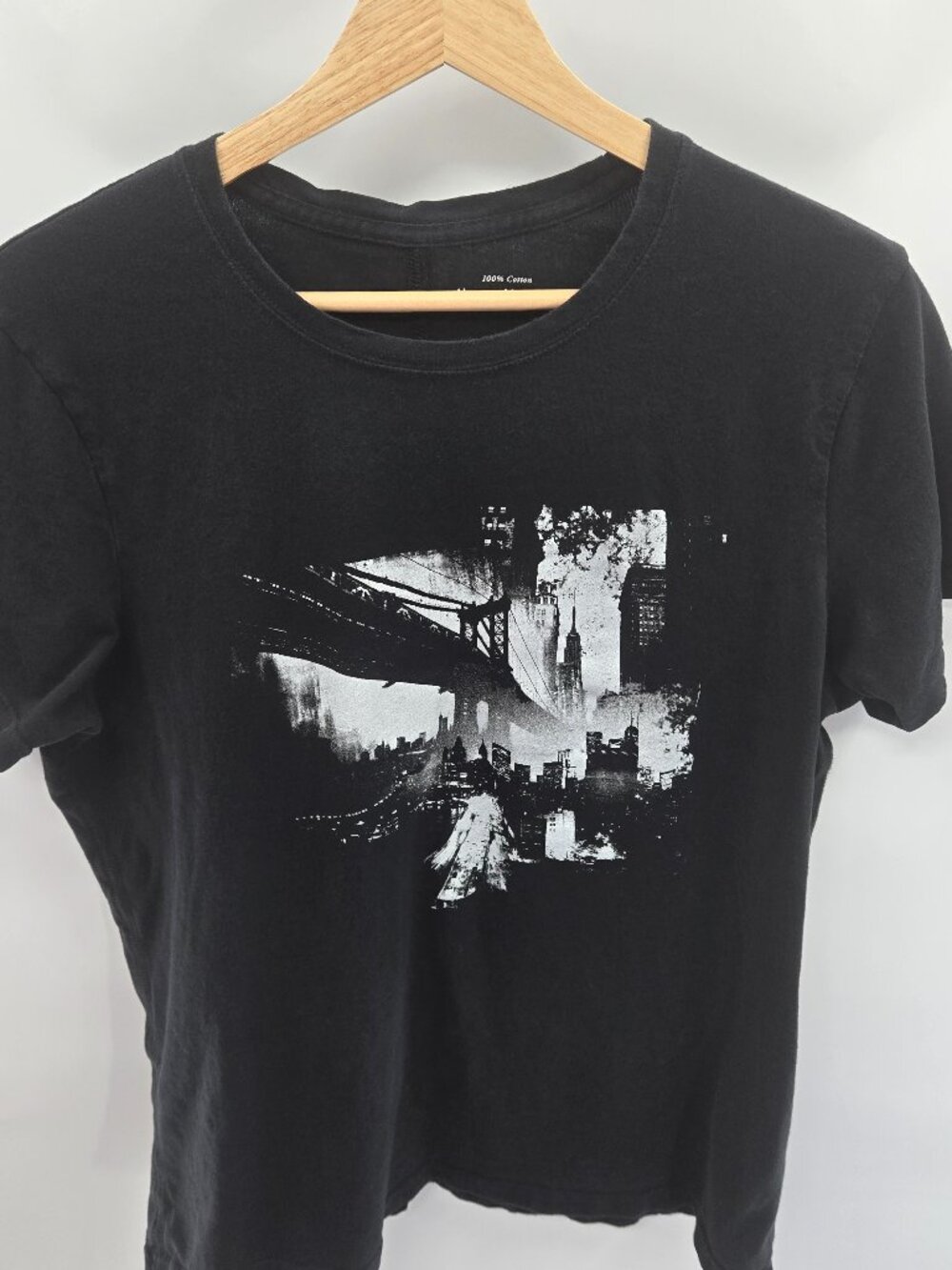 Abercrombie & Fitch Men's Soft A&F Black City Bridge Graphic Tee Medium
